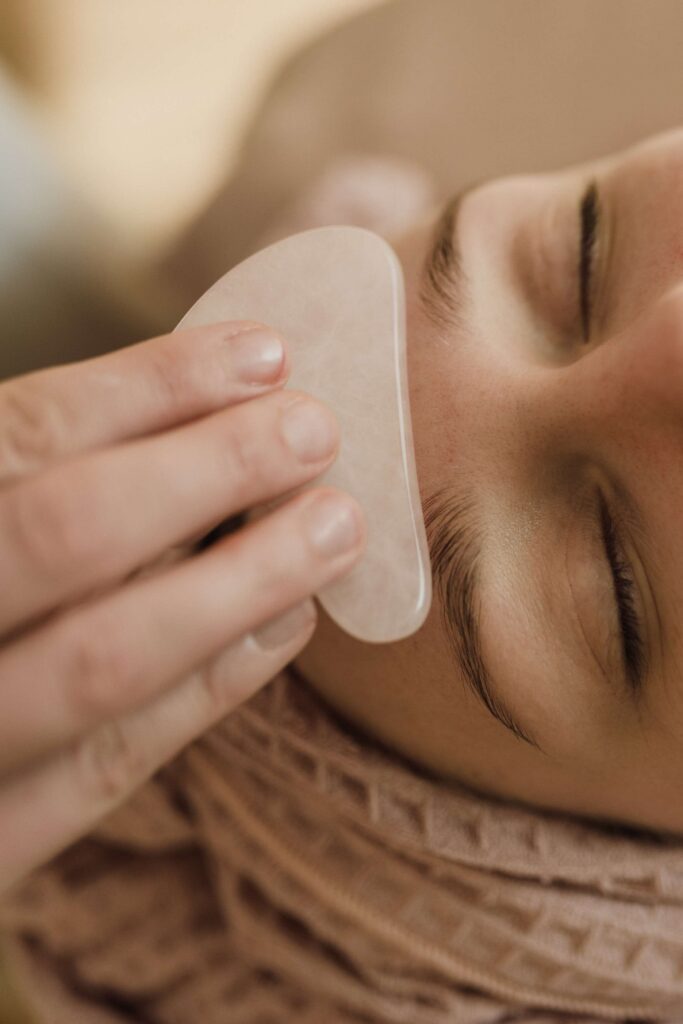 massage facial gua sha