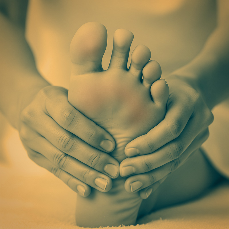 Zones réflexes du pied stimulées en réflexologie pour soulager les douleurs